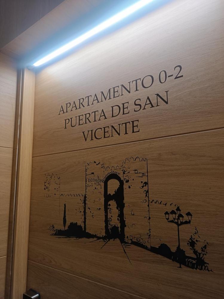 Apartamentos Turisticos Avila Puerta De San Vicente 0-2 Экстерьер фото