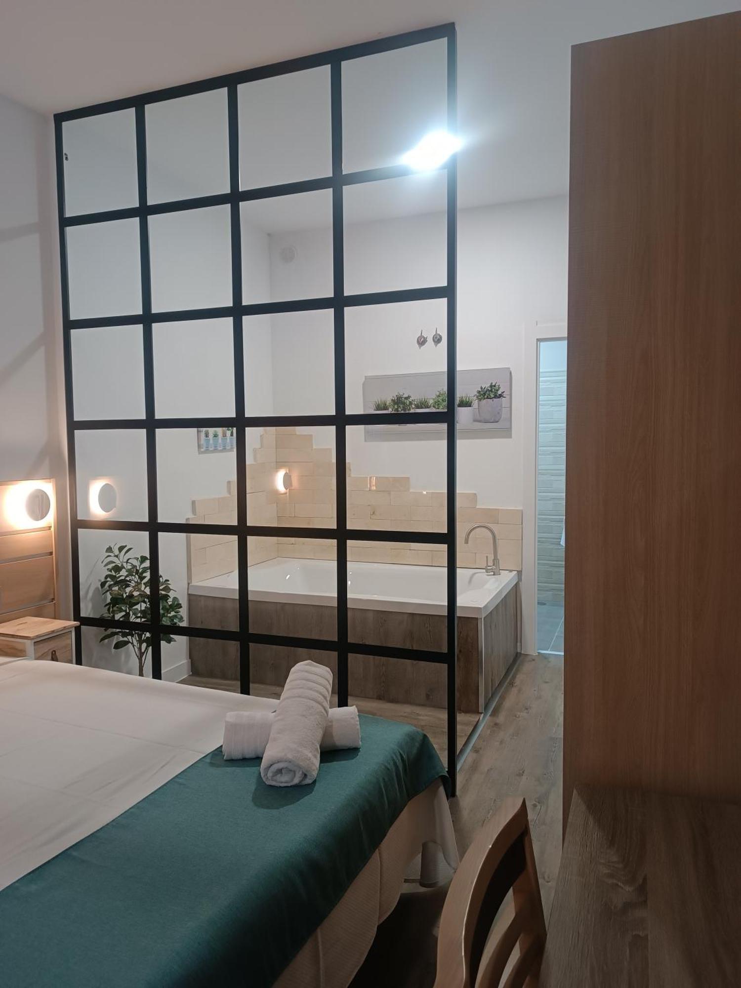 Apartamentos Turisticos Avila Puerta De San Vicente 0-2 Экстерьер фото