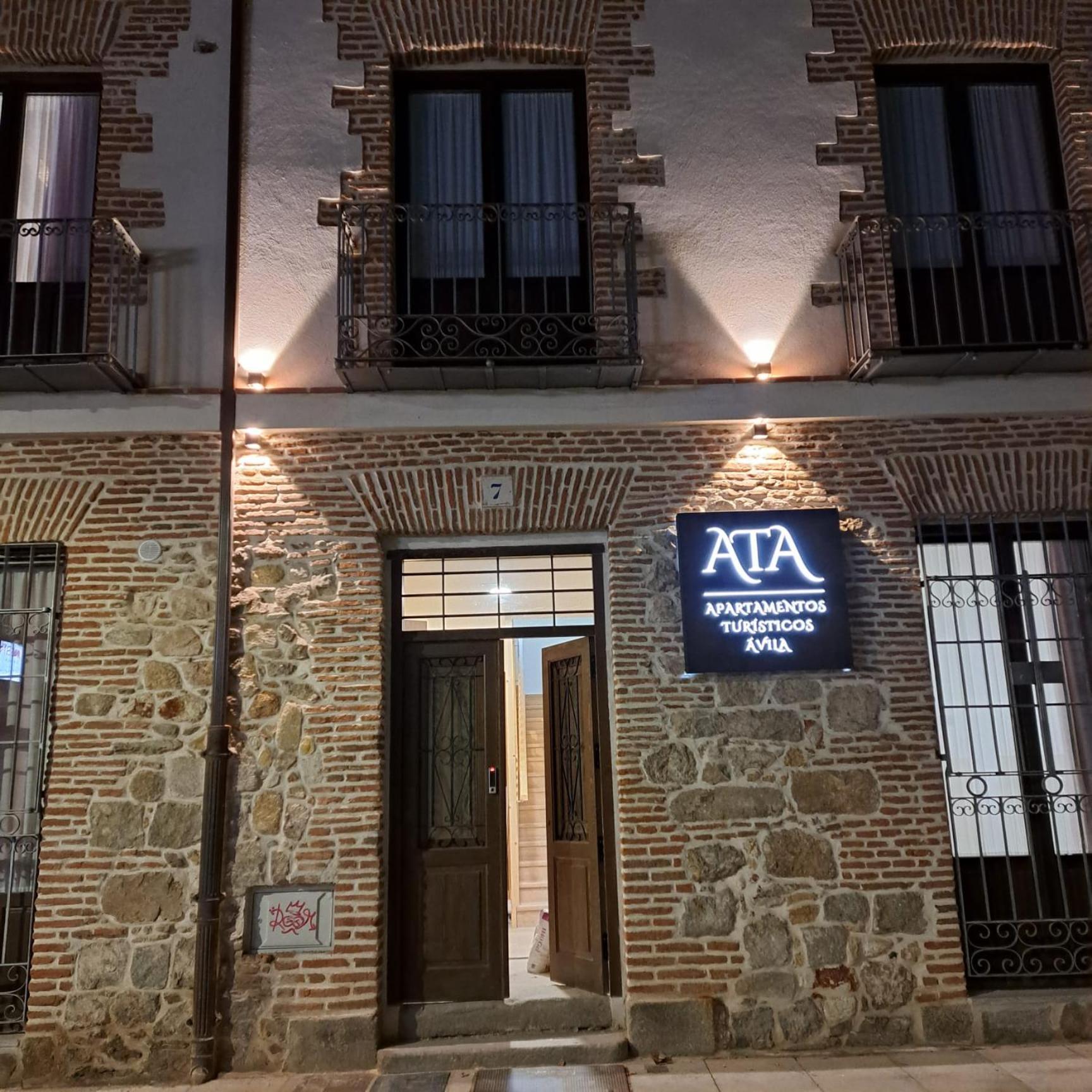 Apartamentos Turisticos Avila Puerta De San Vicente 0-2 Экстерьер фото