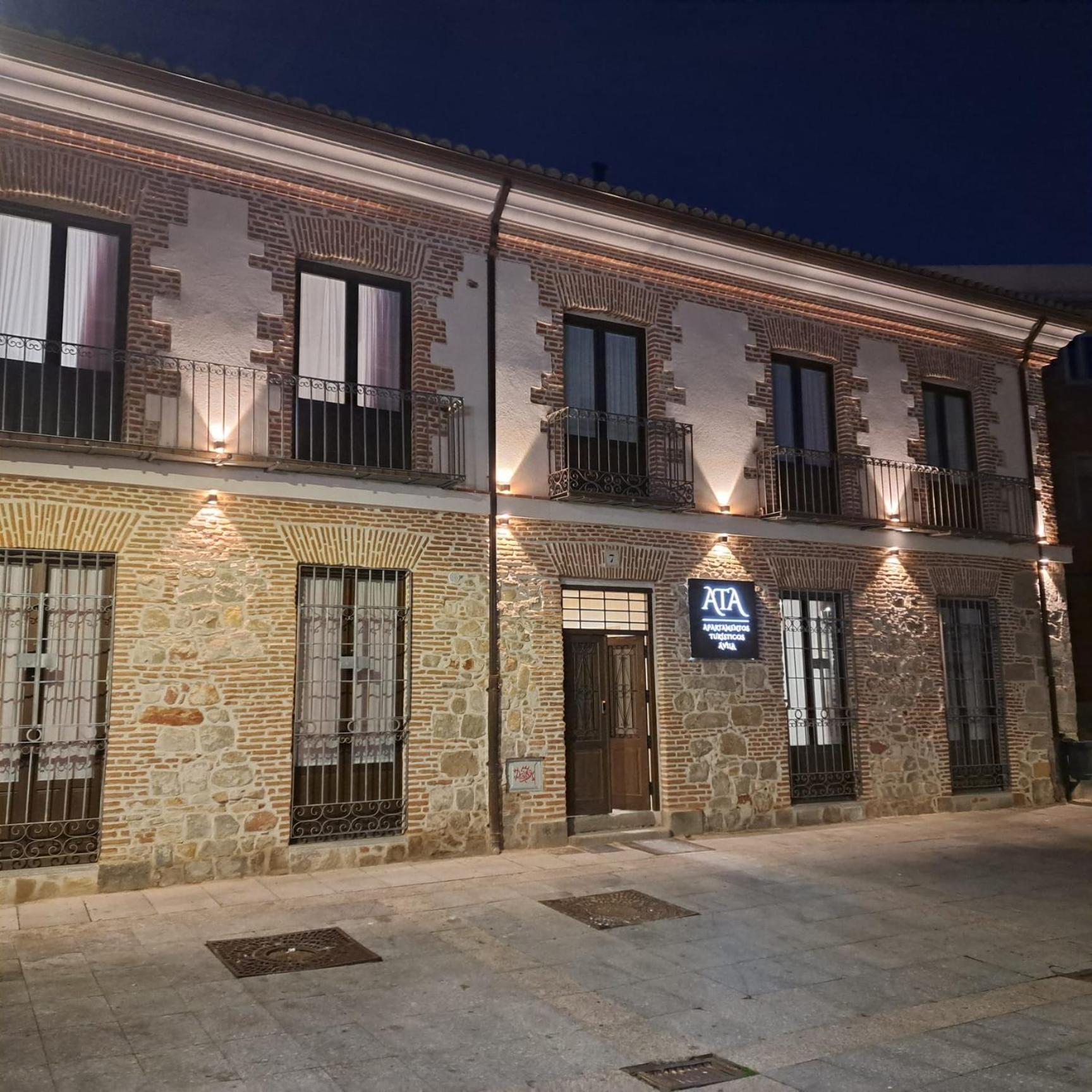 Apartamentos Turisticos Avila Puerta De San Vicente 0-2 Экстерьер фото